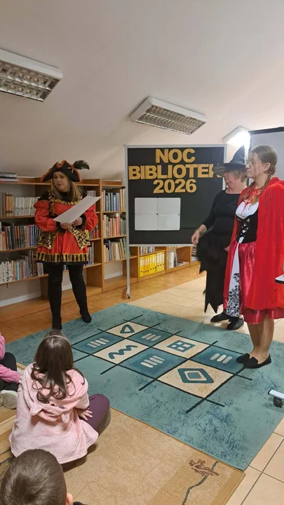 Tajemnice regałów i nocowanie wśród książek