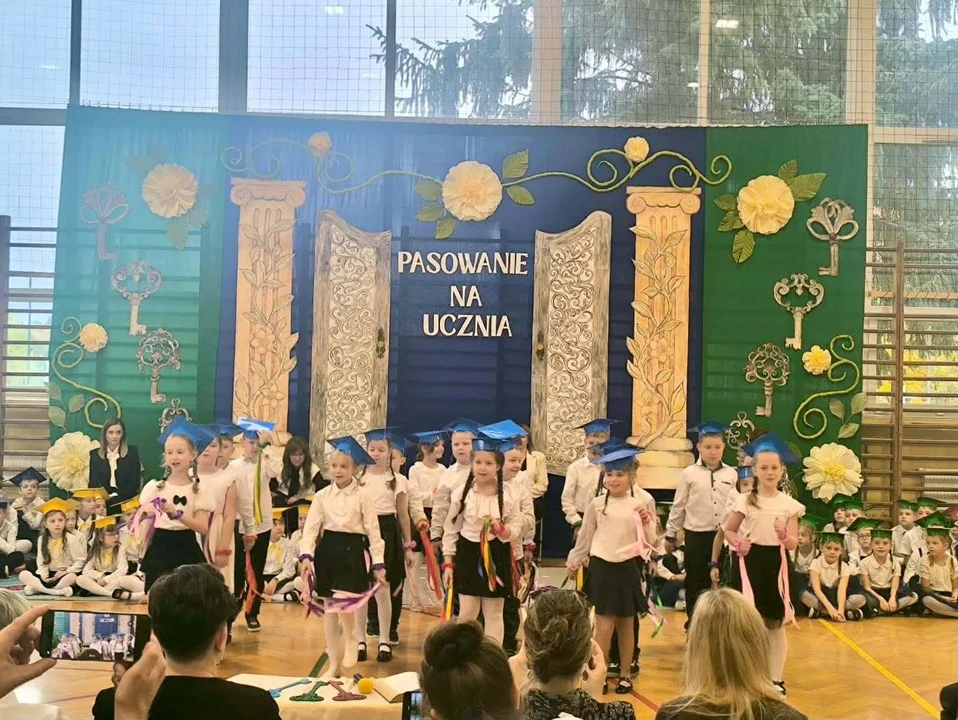 Pierwszoklasiści z „Dwójki” oficjalnie wstąpili w szeregi uczniów