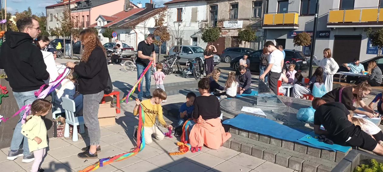 Kolorowe latawce wzbiły się nad łęczyńskim rynkiem
